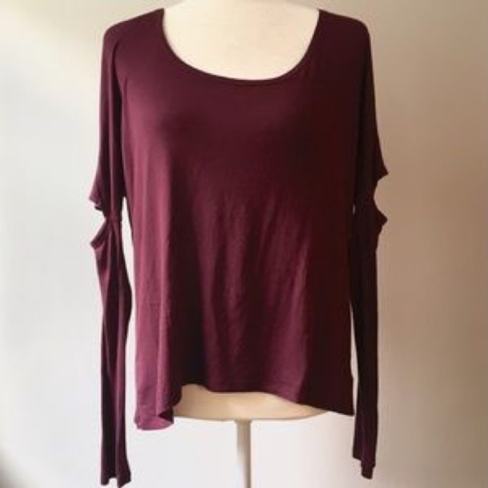 Tobi Elbow Cutoff burgundy top